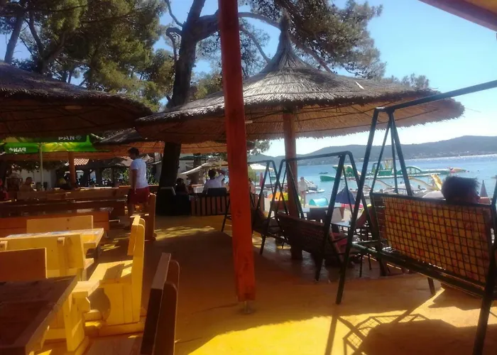 Lunasky Biograd Mobile Кемпинг